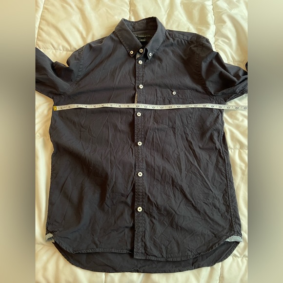 Marc by Marc Jacobs Shrunken Fit Navy button down shirt. - Picture 2 of 4